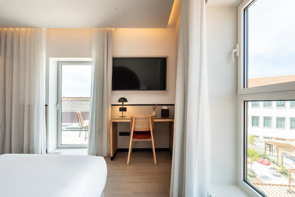 SINGLE SUPERIOR WITH TERRACE Room, The Editory Garden Baixa Porto Hotel, Porto