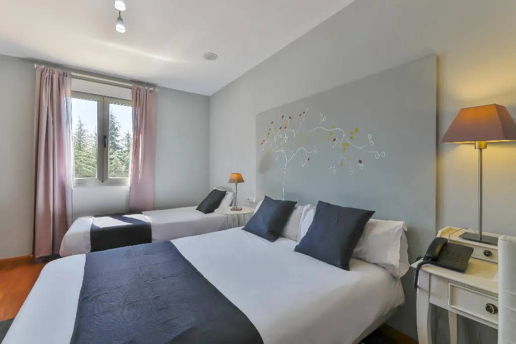 TRIPLE SUPERIOR Room, Santana Hotel Restaurante, Madrid