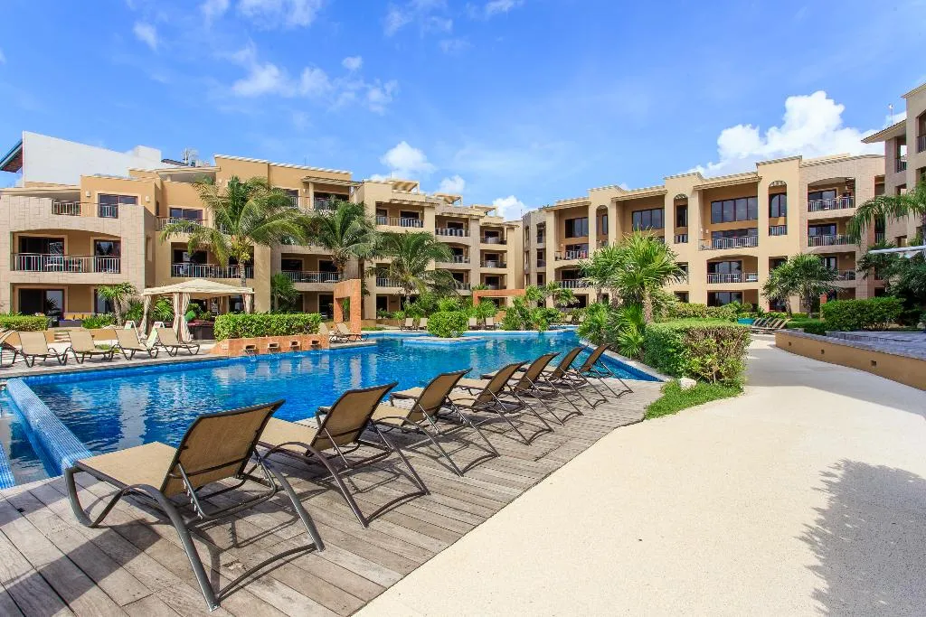Pool, El Faro Residences, Playa Del Carmen