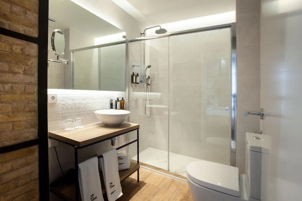 TRIPLE STANDARD Room, Petit Palace Ruzafa, Valencia