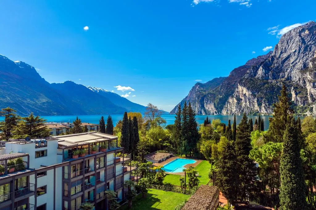 DOUBLE DELUXE LAKE VIEW Room, Grand Resort Du Lac Et Du Parc, Milan