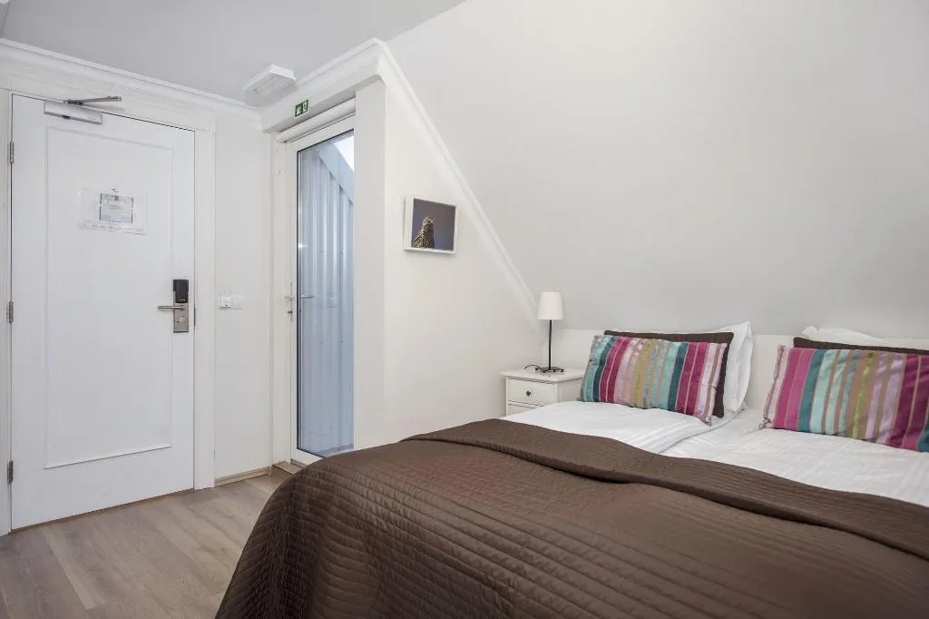 Room, Hilda, Reykjavik
