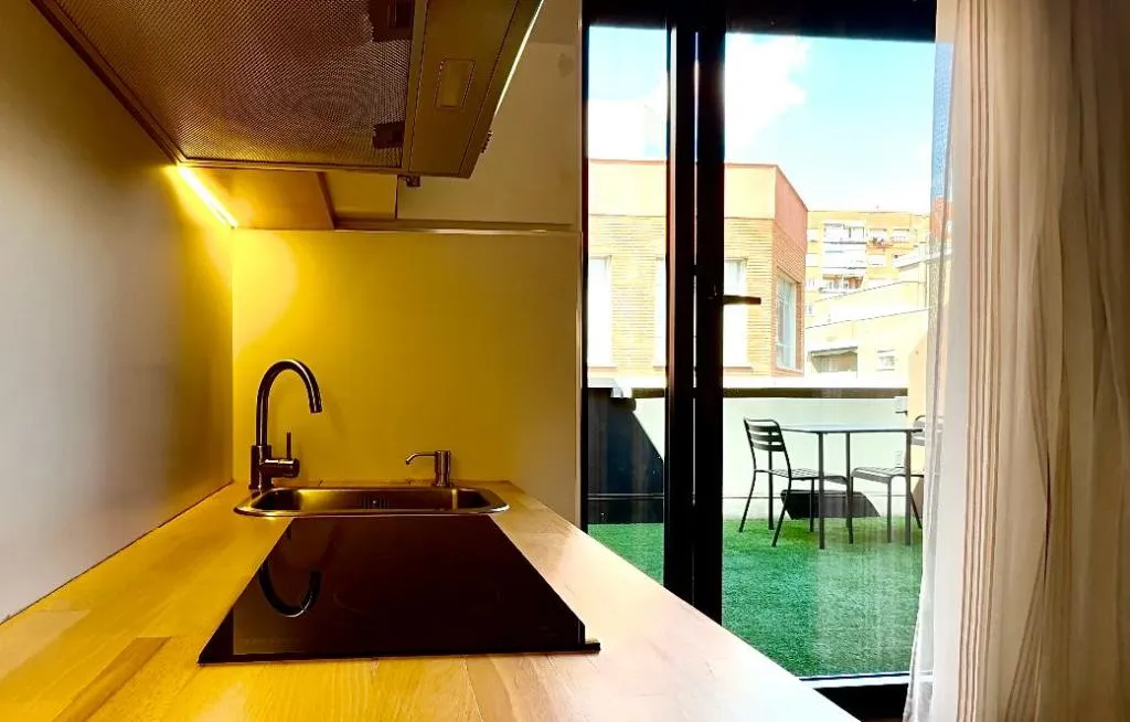 DOUBLE DELUXE WITH TERRACE Room, Far Home Bernabeu, Madrid
