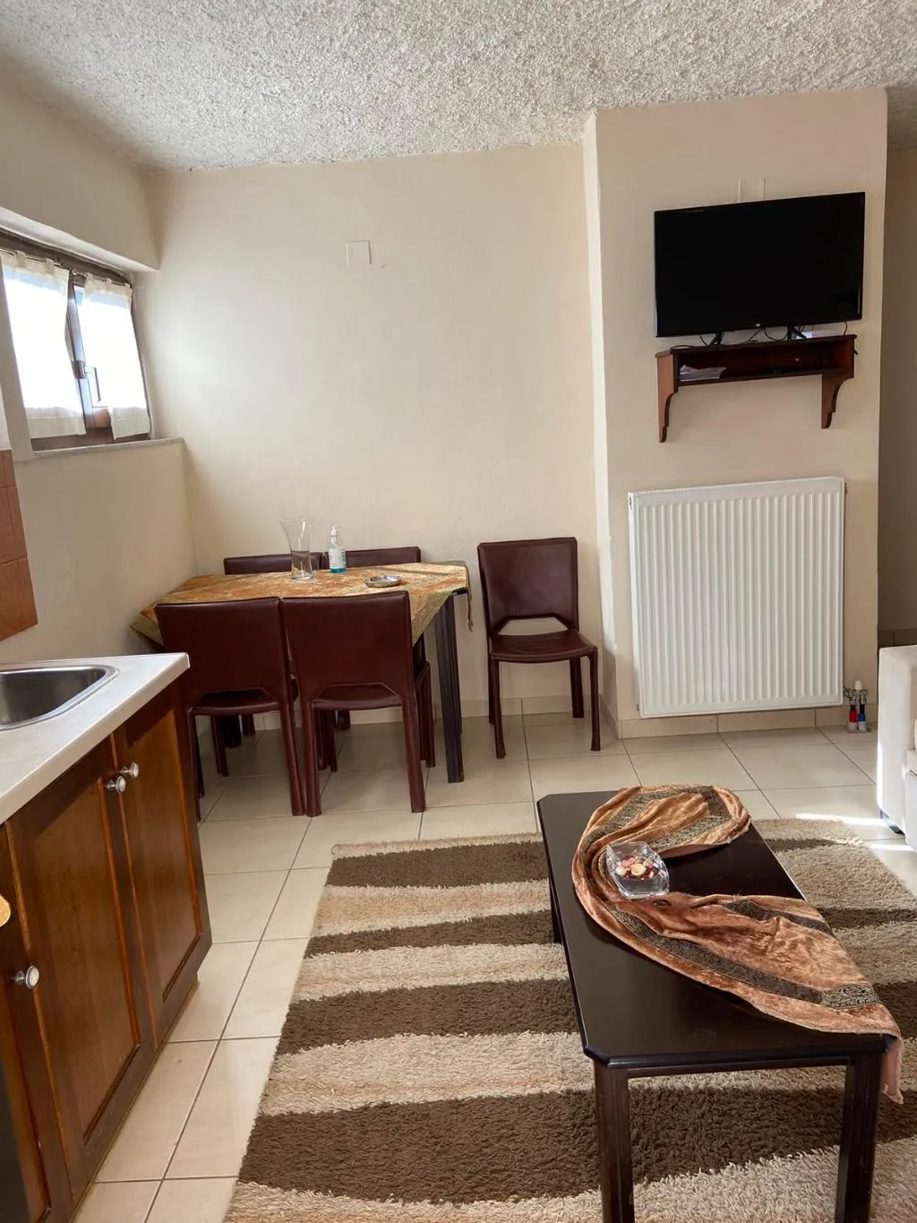 FAMILY ROOM basement Room, Menalia Villa's & Suites, Athens
