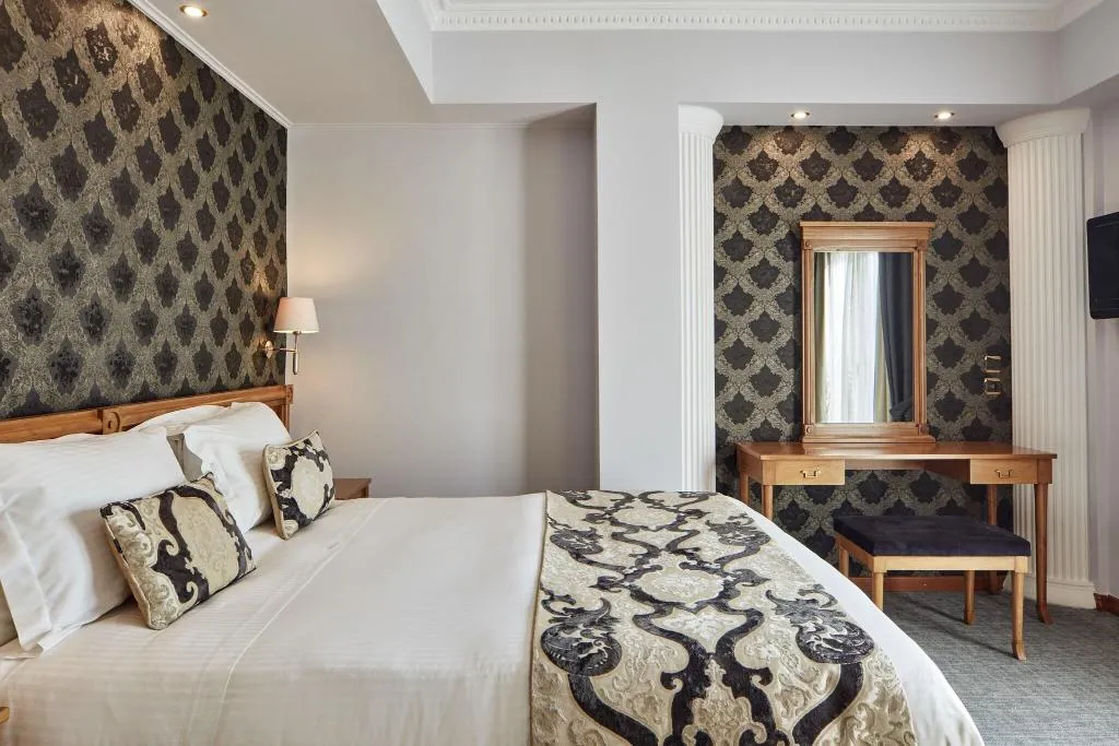 SUITE DELUXE QUEEN BED Room, Ava Hotel & Suites, Athens