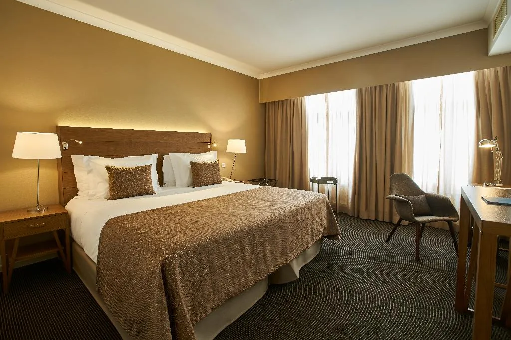 JUNIOR SUITE STANDARD Room, PortoBay Marques, Lisbon