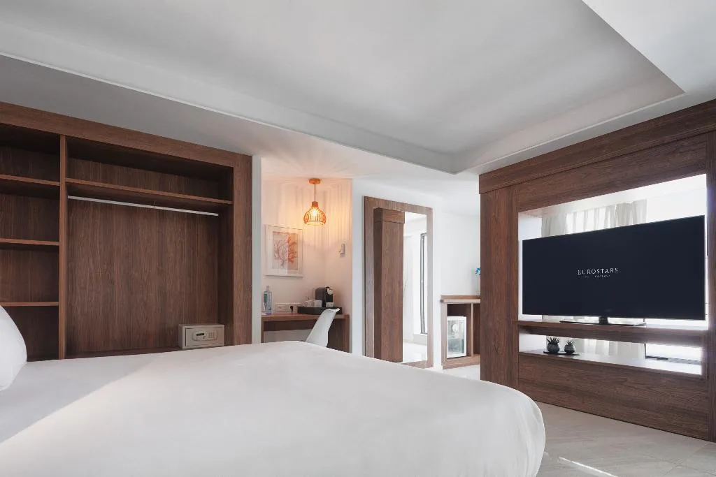 JUNIOR SUITE WITH JACUZZI Room, Eurostars Puerto de Ibiza, Ibiza