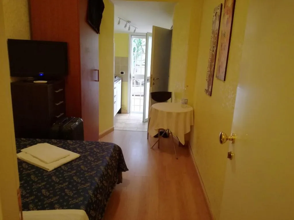 Room, La Casa Dellarte, Rome
