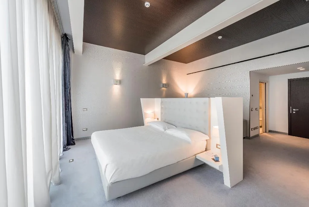 JUNIOR SUITE EXECUTIVE KING BED Room, Devero Hotel & Spa, BW Signature Collection, Milan