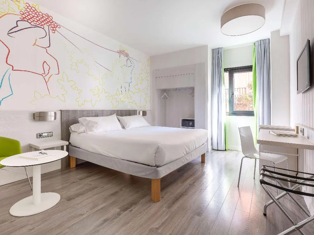 DOUBLE QUEEN SIZE BED Room, Ibis Styles Madrid Prado, Madrid