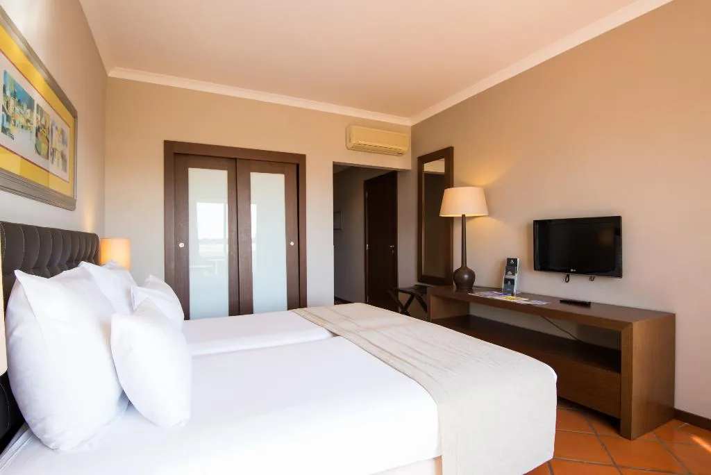 SINGLE RIVER VIEW Room, Vila Gale Albacora, Algarve
