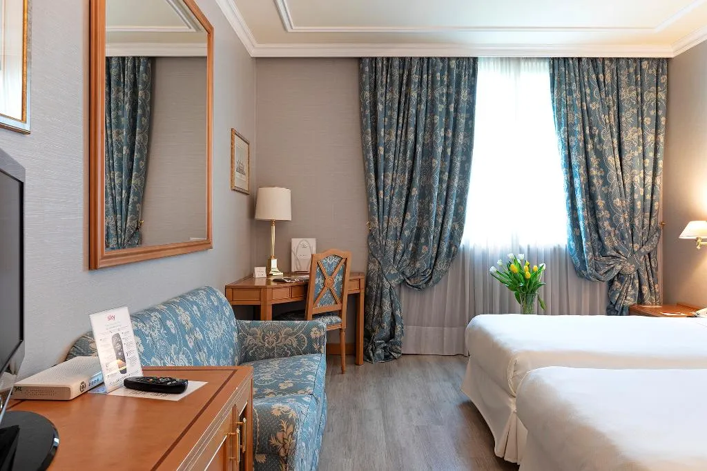 TWIN SUPERIOR Room, Royal Garden Hotel, Milan