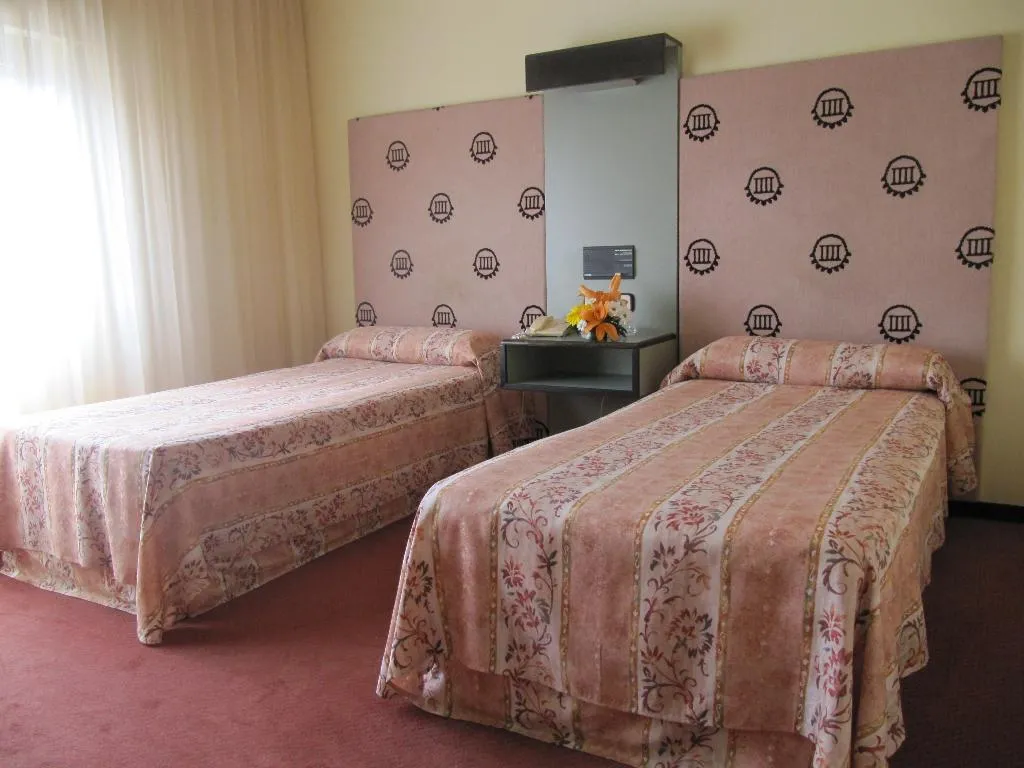 TRIPLE STANDARD Room, Sercotel Cuatro Postes, Madrid