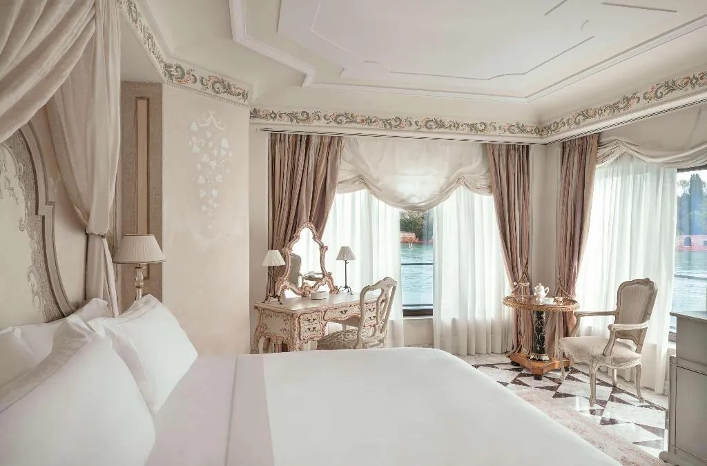 SUITE STANDARD Room, Hotel Cipriani, A Belmond Hotel, Venice, Venice