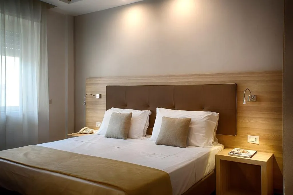 Room, American Hotel, Naples