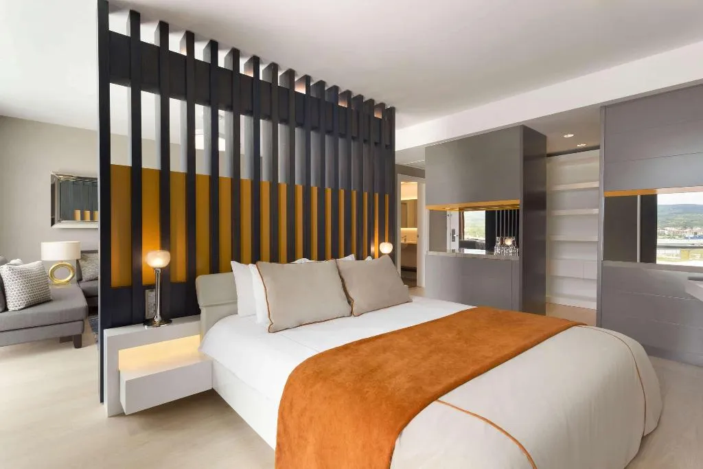 SUITE QUEEN SIZE BED Room, Ramada Hotel & Suites Kemalpasa Izmir, Izmir