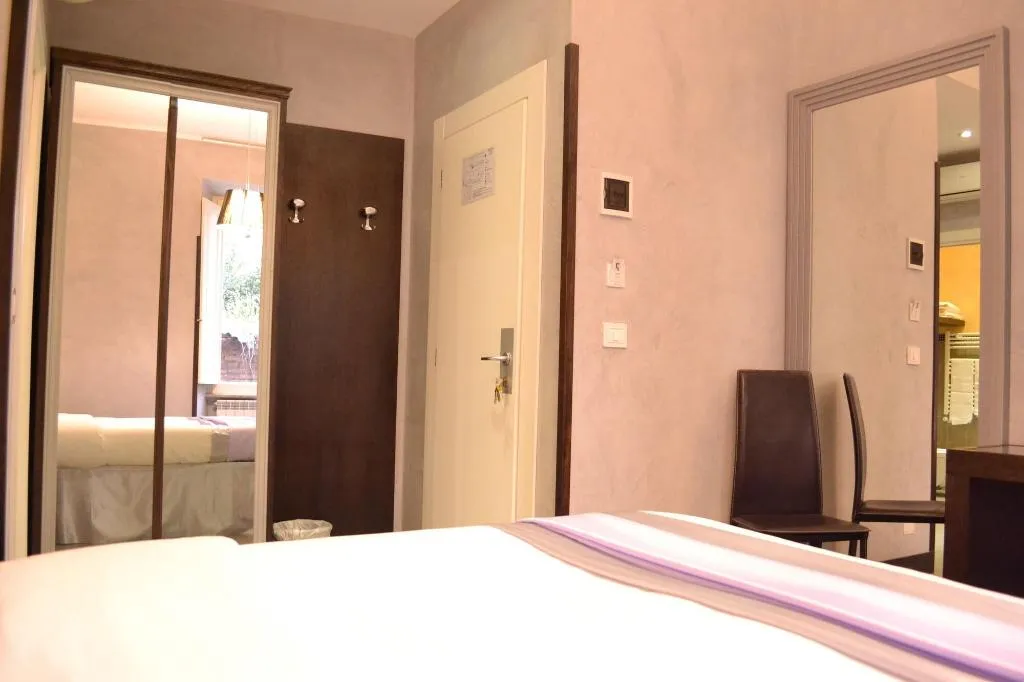Room, Tiburtina House, Rome