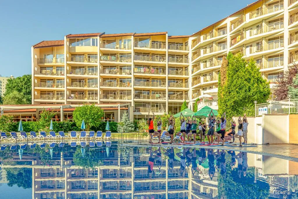 Pool, Madara, Varna