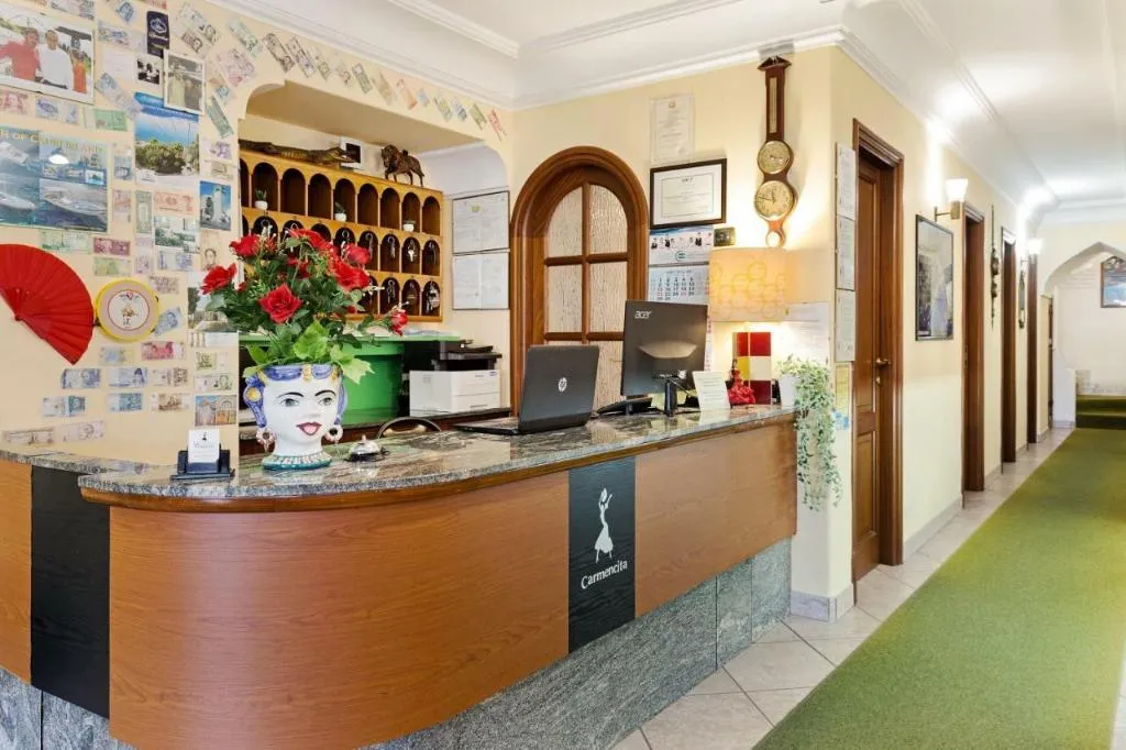 Lobby, Carmencita, Naples