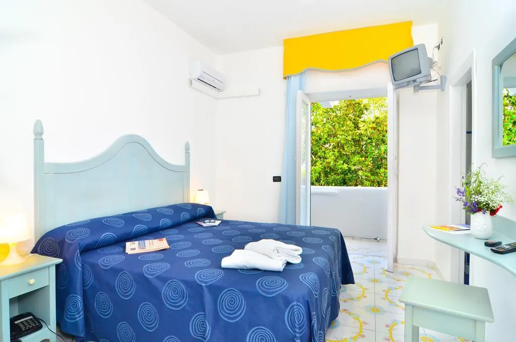 DOUBLE STANDARD Room, San Francesco, Naples