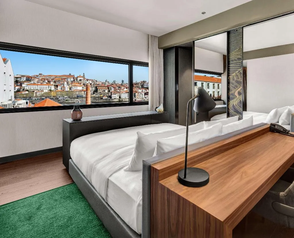 SUITE KING BED ONE BEDROOM  Room, Hilton Porto Gaia, Porto