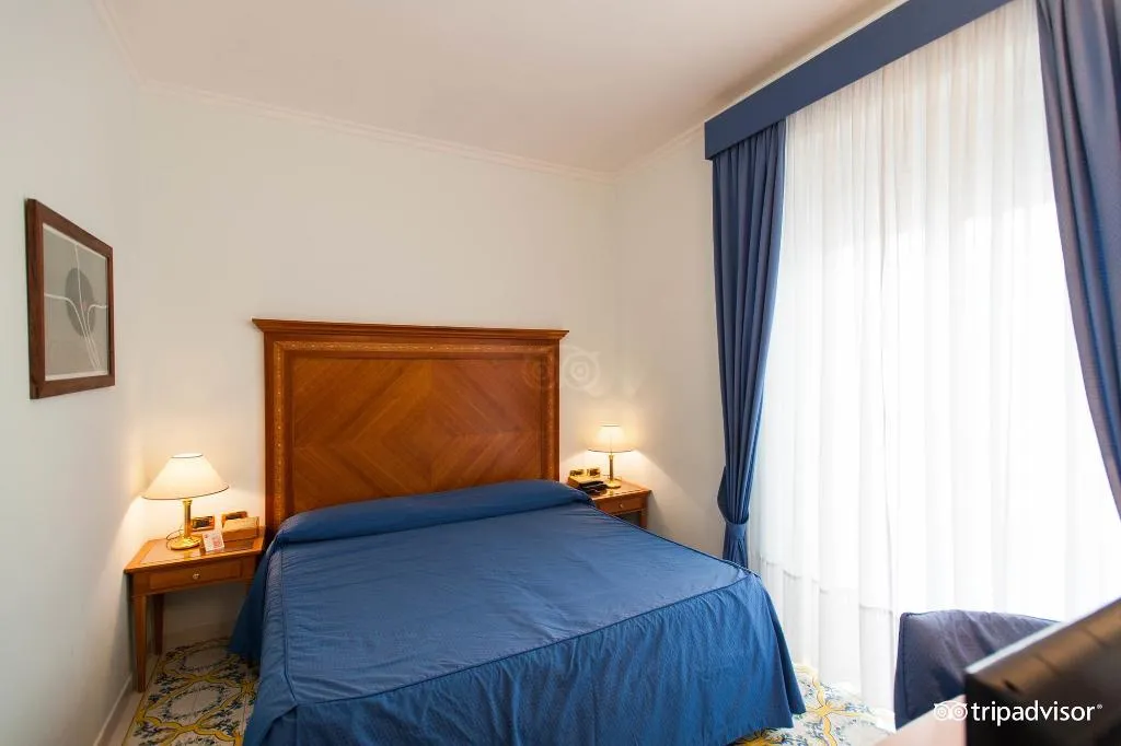 DOUBLE CLASSIC WITH BALCONY Room, Continental, Naples