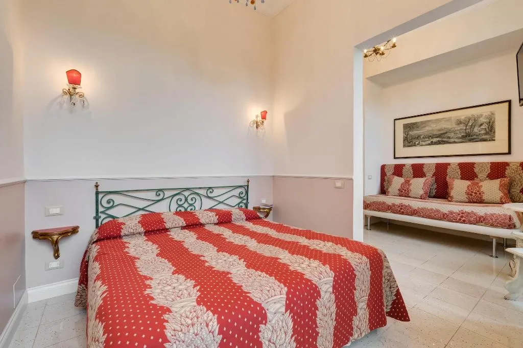 Room, Rome Charming Suites, Naples