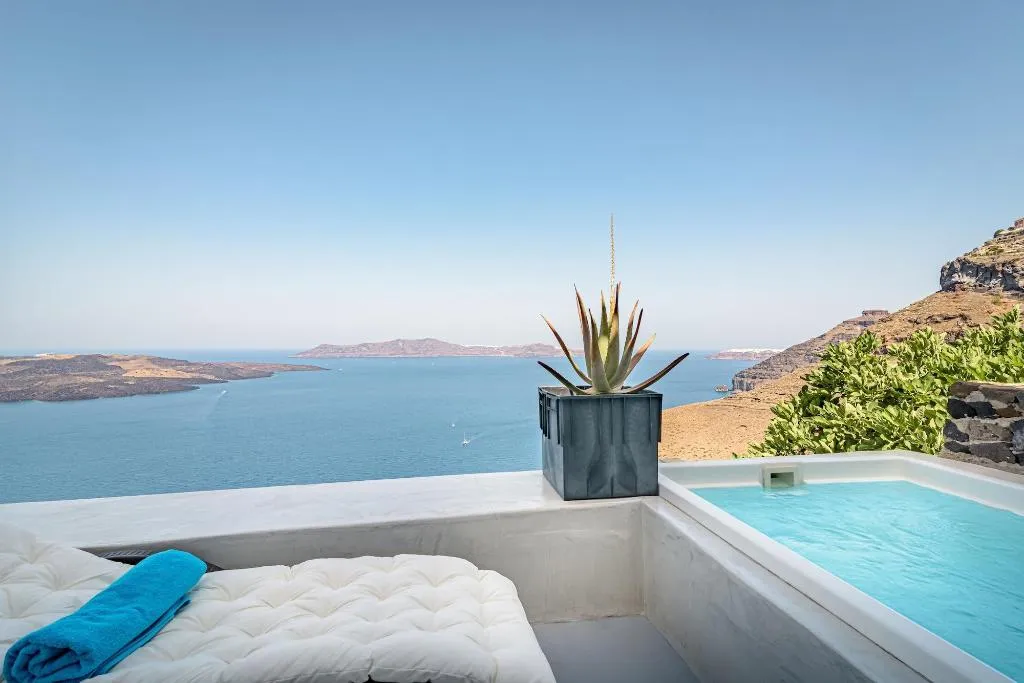Room, Golden Grey Goose, Santorini