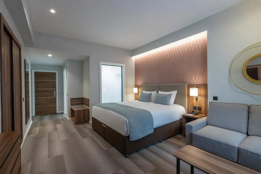 FAMILY ROOM DELUXE Room, Hotel Riu Plaza The Gresham Dublin, Dublin