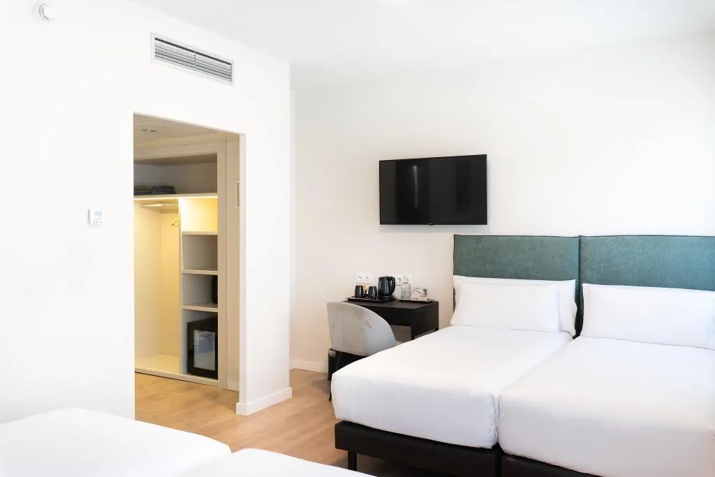 QUADRUPLE STANDARD Room, Tres Torres Atiram Hotel, Barcelona