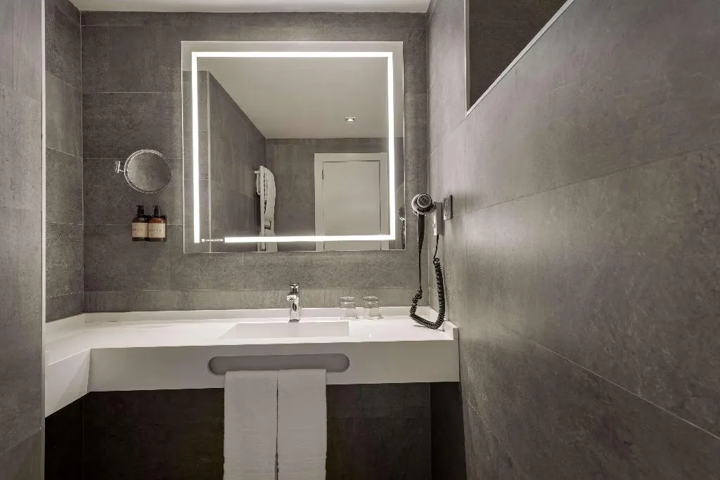 JUNIOR SUITE STANDARD Room, NH Collection Madrid Colón, Madrid