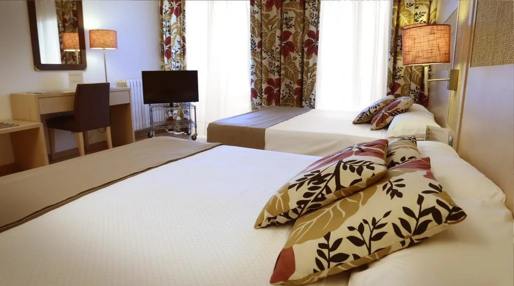 QUADRUPLE STANDARD Room, Augusta Club Hotel & Spa, Costa Brava