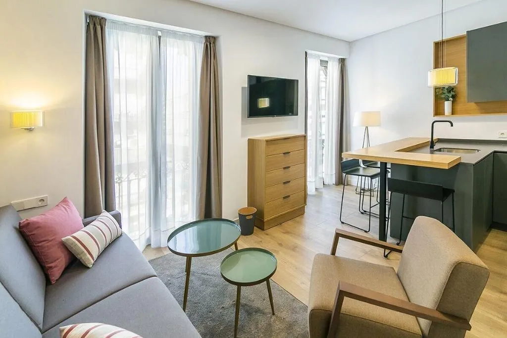 Room, Aquitania Home Suites, Seville