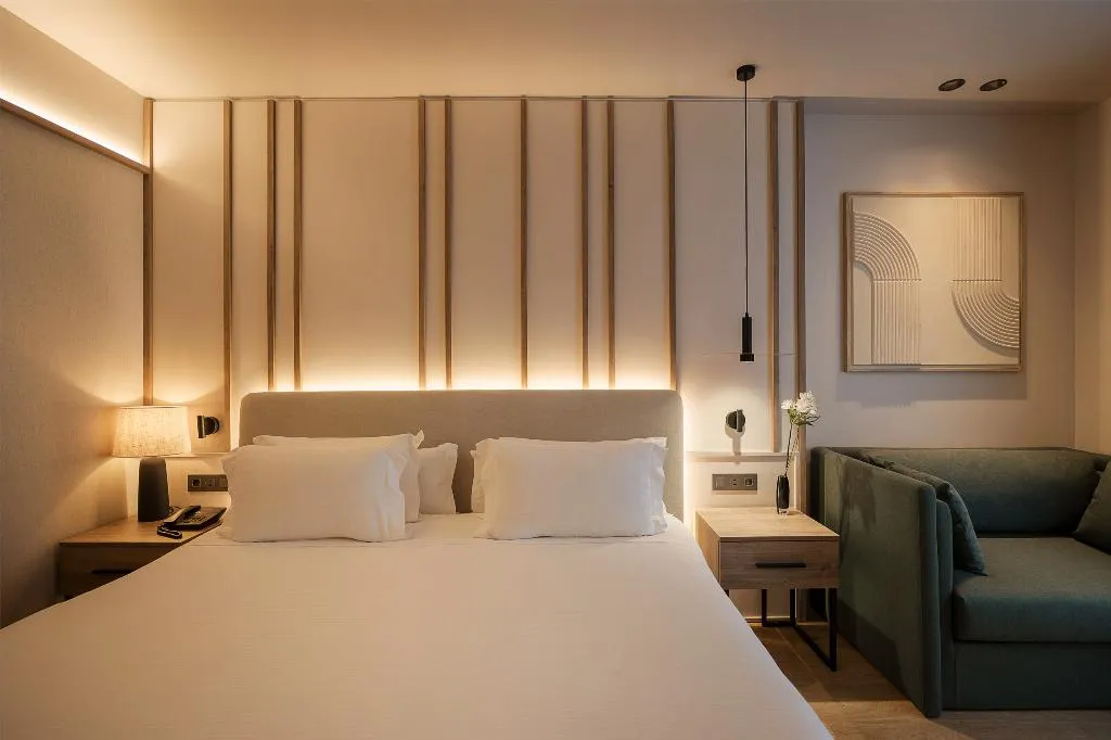 DOUBLE SUPERIOR Room, H10 Puerta de Alcala 4* Sup., Madrid