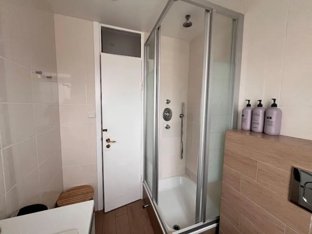 Room, Snorri's Guesthouse, Reykjavik