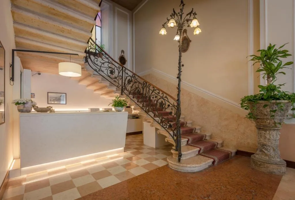 Lobby, Excelsior Splendide, Milan