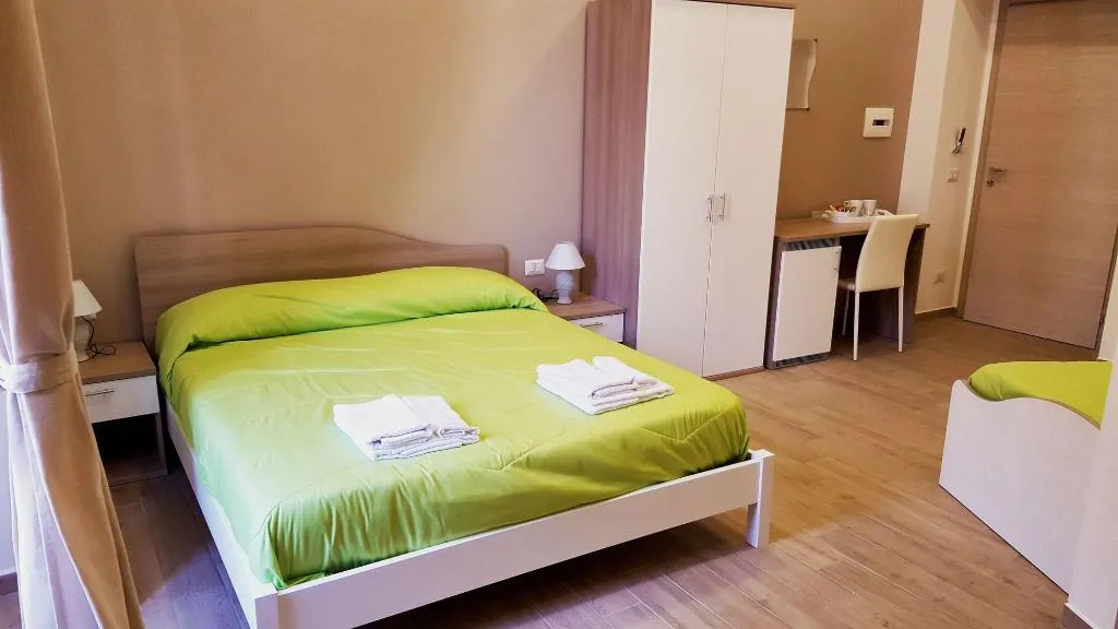 Room, Funikulì Funikulà, Naples