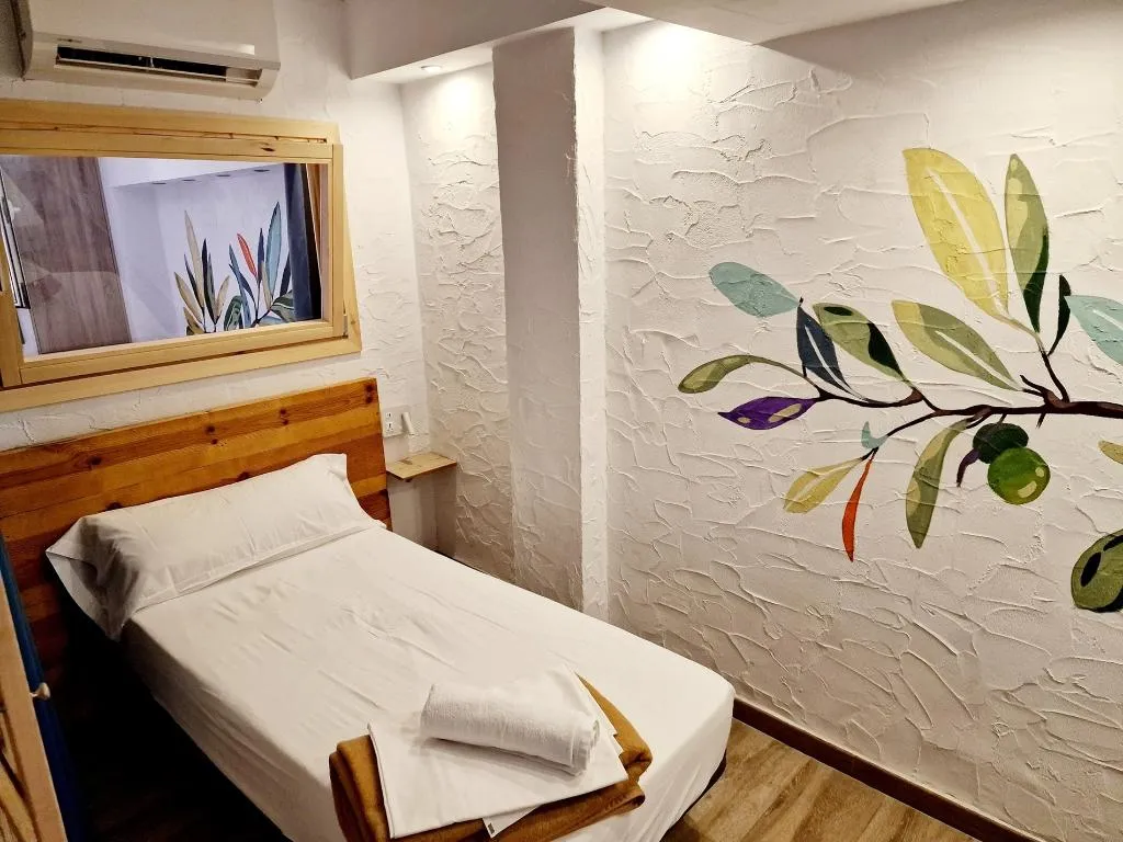 APARTMENT CAPACITY 6 Room, Y Hostel - Albergue Juvenil, Majorca