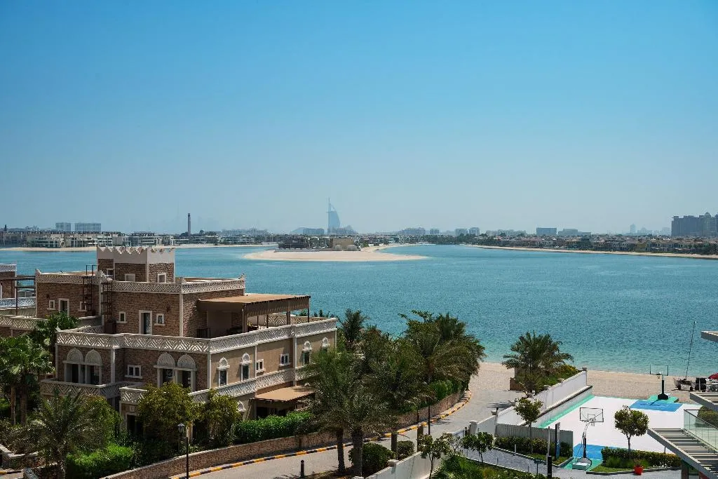 TWIN DELUXE SEA VIEW Room, Th8 Palm Dubai Beach Resort Vignette Collection, Dubai
