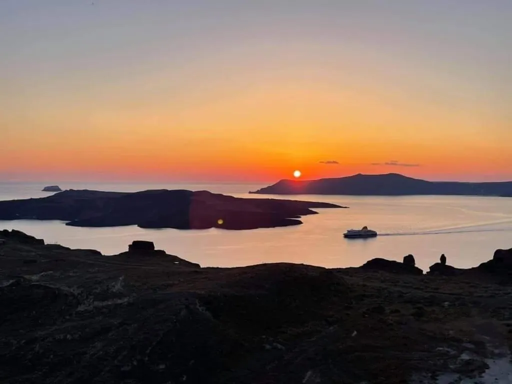 Sports and Entertainment, Pleasure Beachside Studios, Santorini