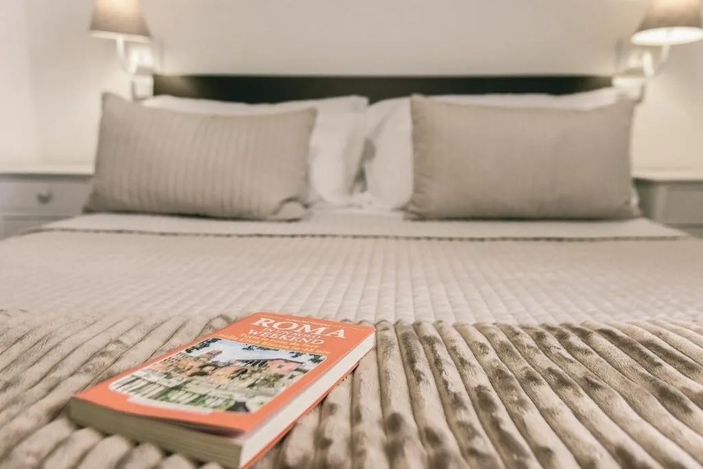 Room, Angolo Di Roma, Naples