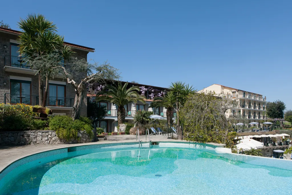 Pool, Grand Hotel Capodimonte, Naples