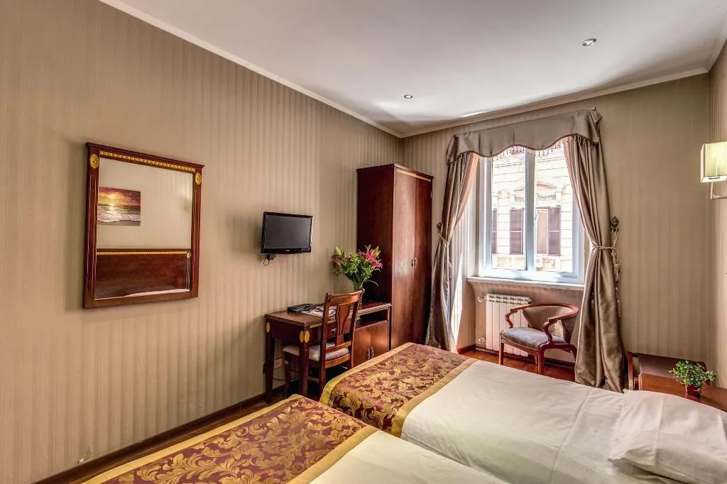 Room, B&B Drago d'Oro, Naples