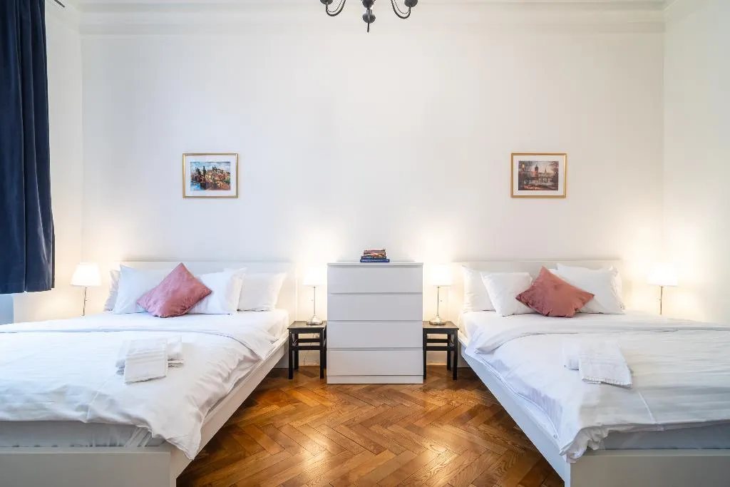 APARTMENT WITH BALCONY Room, Royal Road Residence, Prague