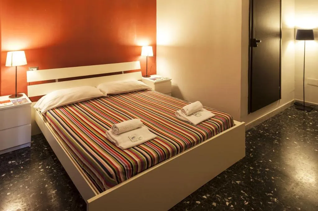 Room, Hostel of the Sun, Naples