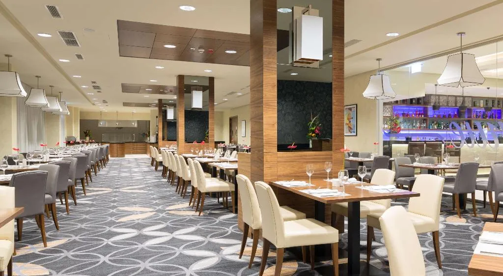 Restaurant, DoubleTree by Hilton Krakow Hotel & Convention Cen, Krakow