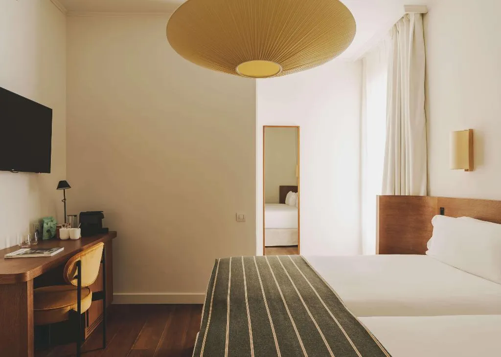 Room, Regina, Barcelona