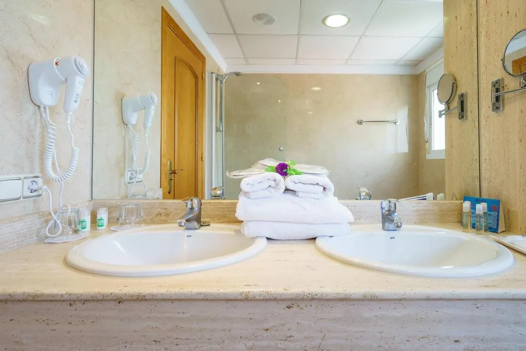 TWIN SEA VIEW Room, Isabel, Costa Del Sol