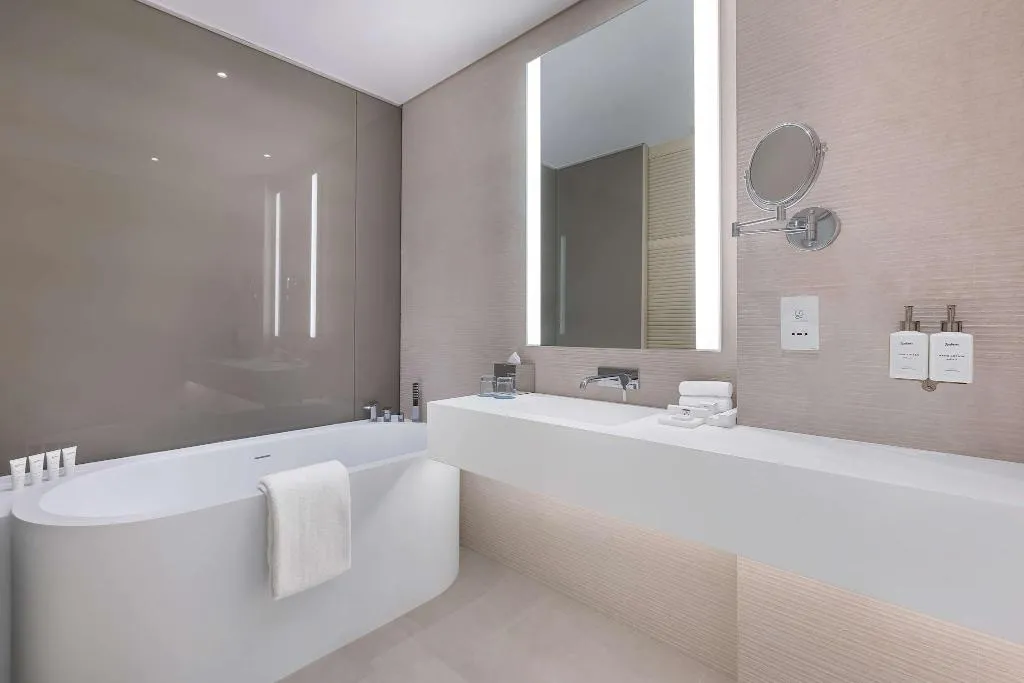 SUITE SEA VIEW KING BED Room, Radisson Beach Resort Palm Jumeirah, Dubai