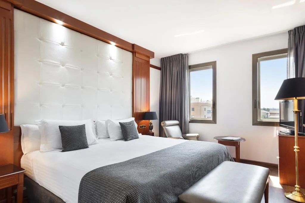 JUNIOR SUITE STANDARD Room, Best Western Premier CMC Girona, Costa Brava